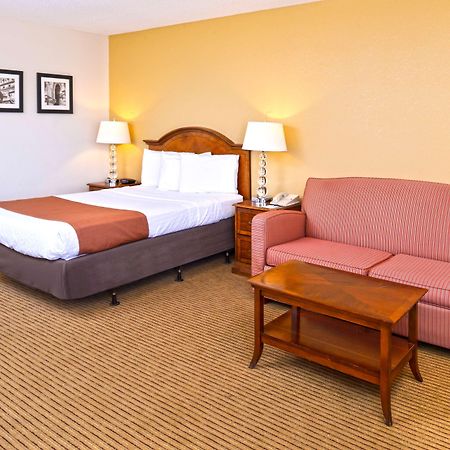 Americas Best Value Inn Plattsburgh Esterno foto