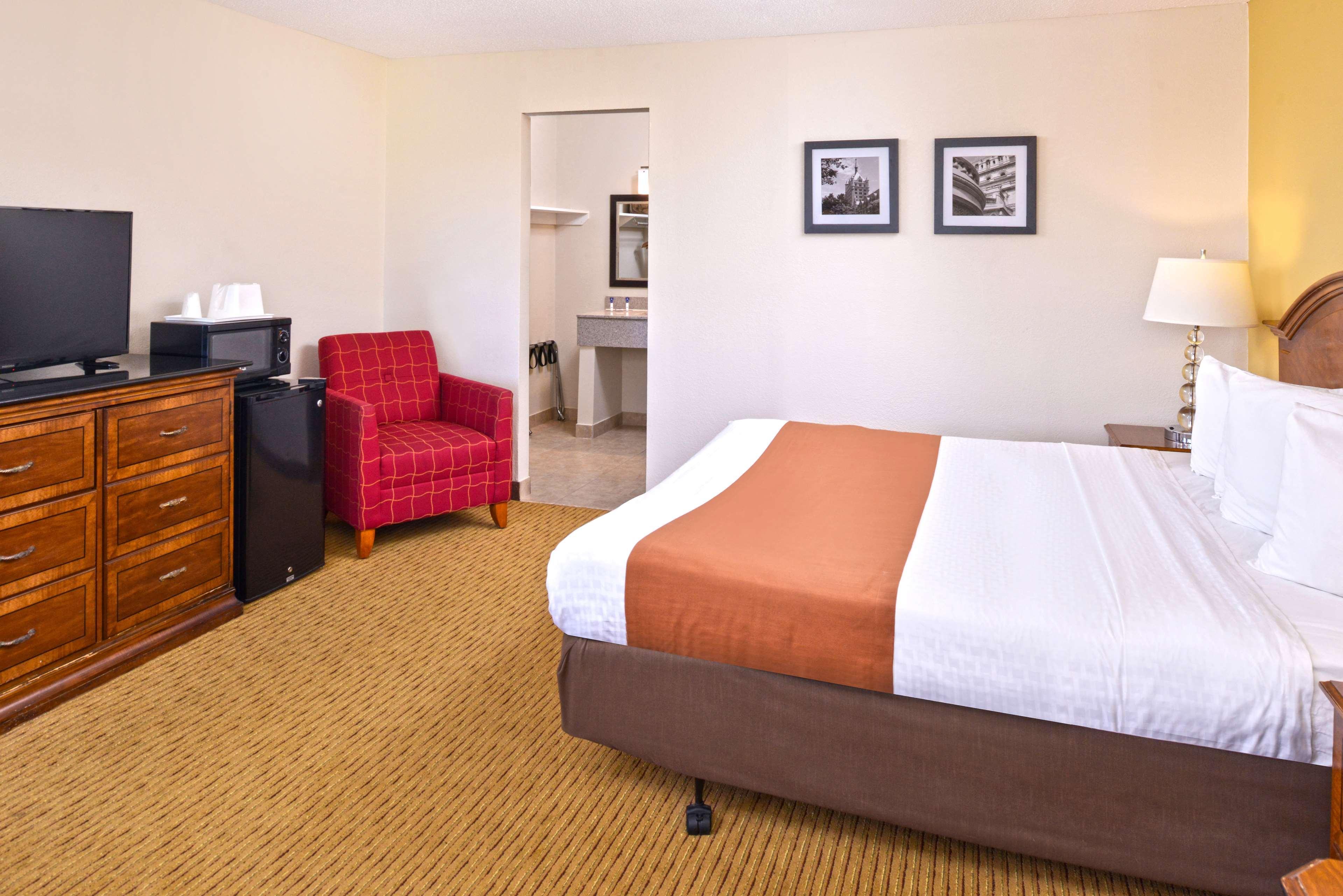 Americas Best Value Inn Plattsburgh Esterno foto