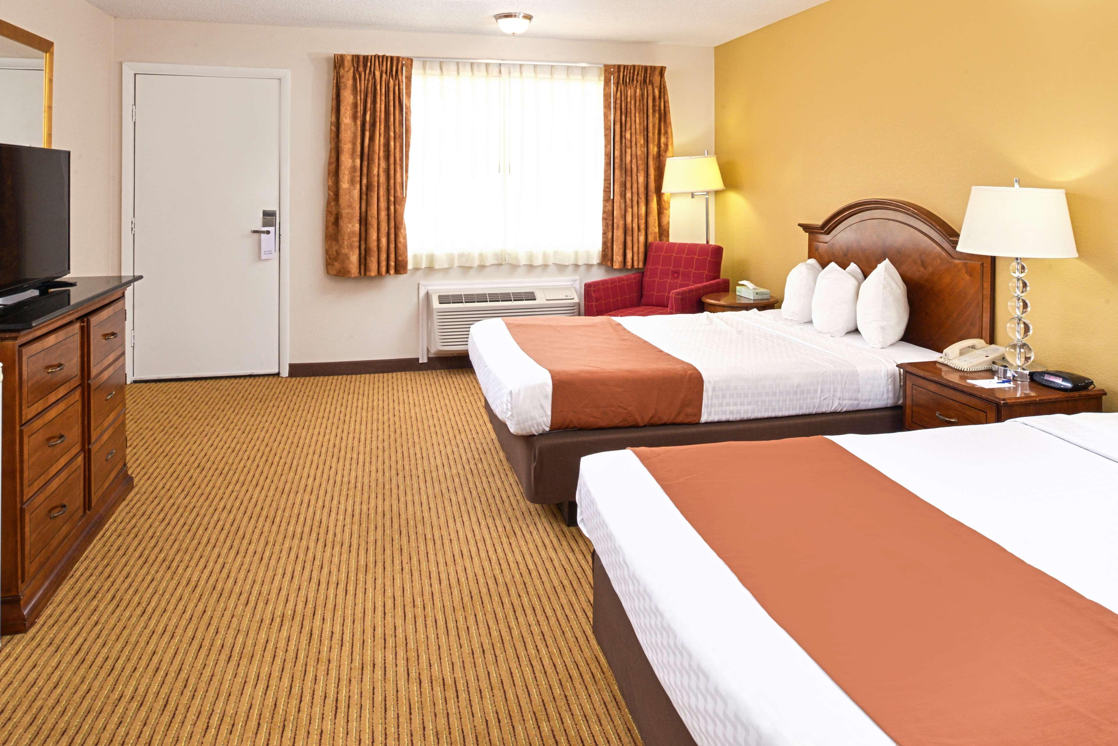 Americas Best Value Inn Plattsburgh Esterno foto