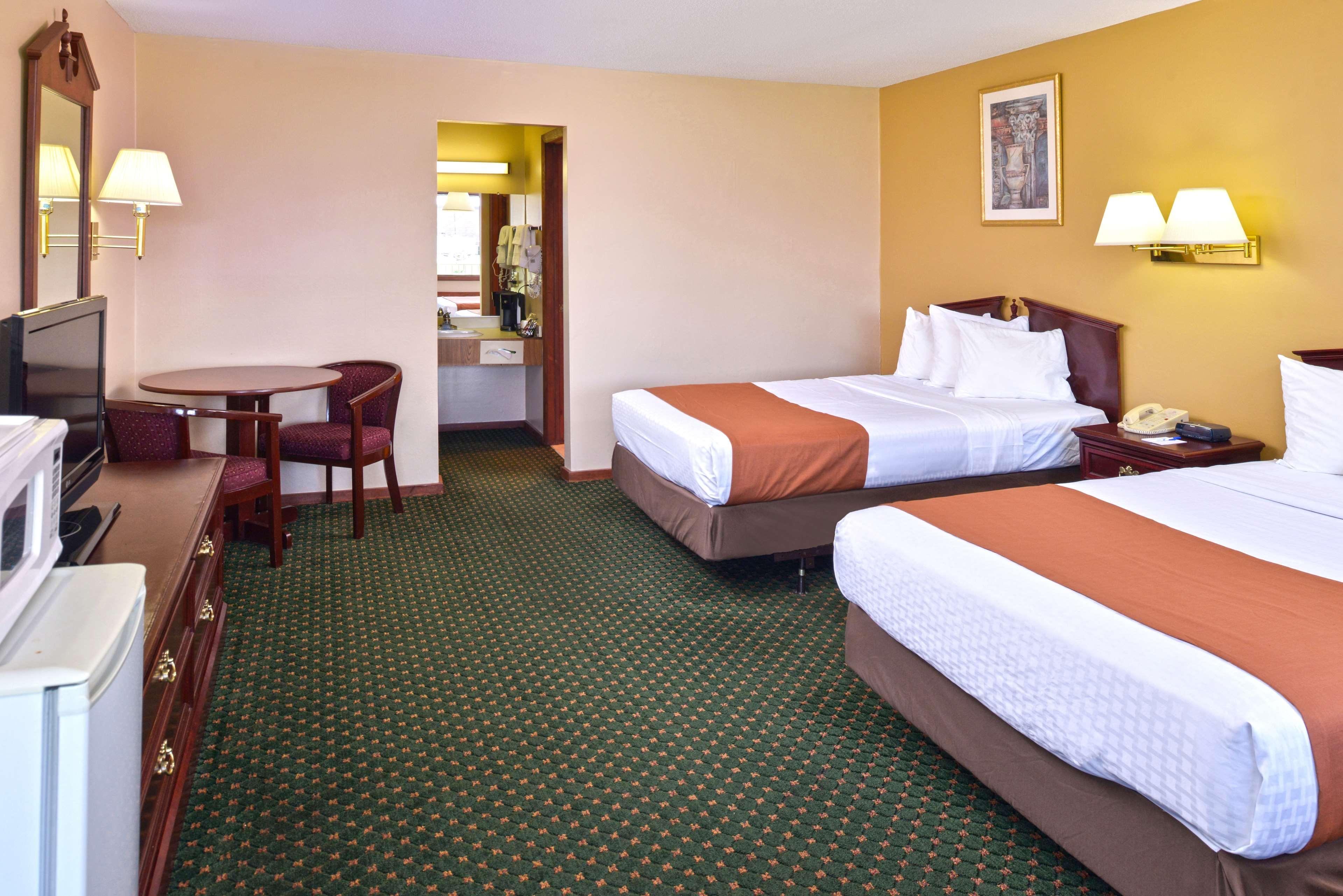 Americas Best Value Inn Plattsburgh Esterno foto