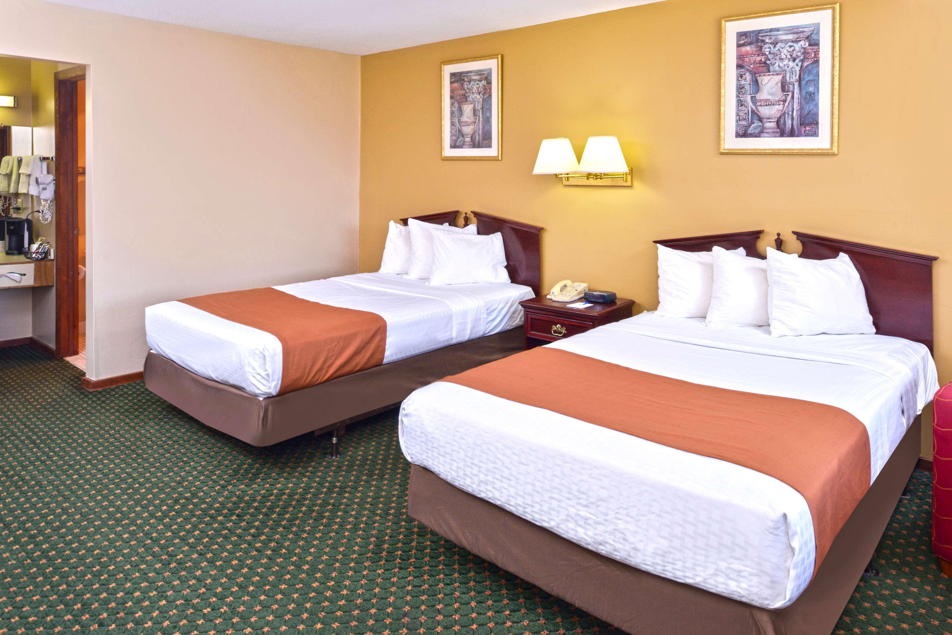 Americas Best Value Inn Plattsburgh Esterno foto