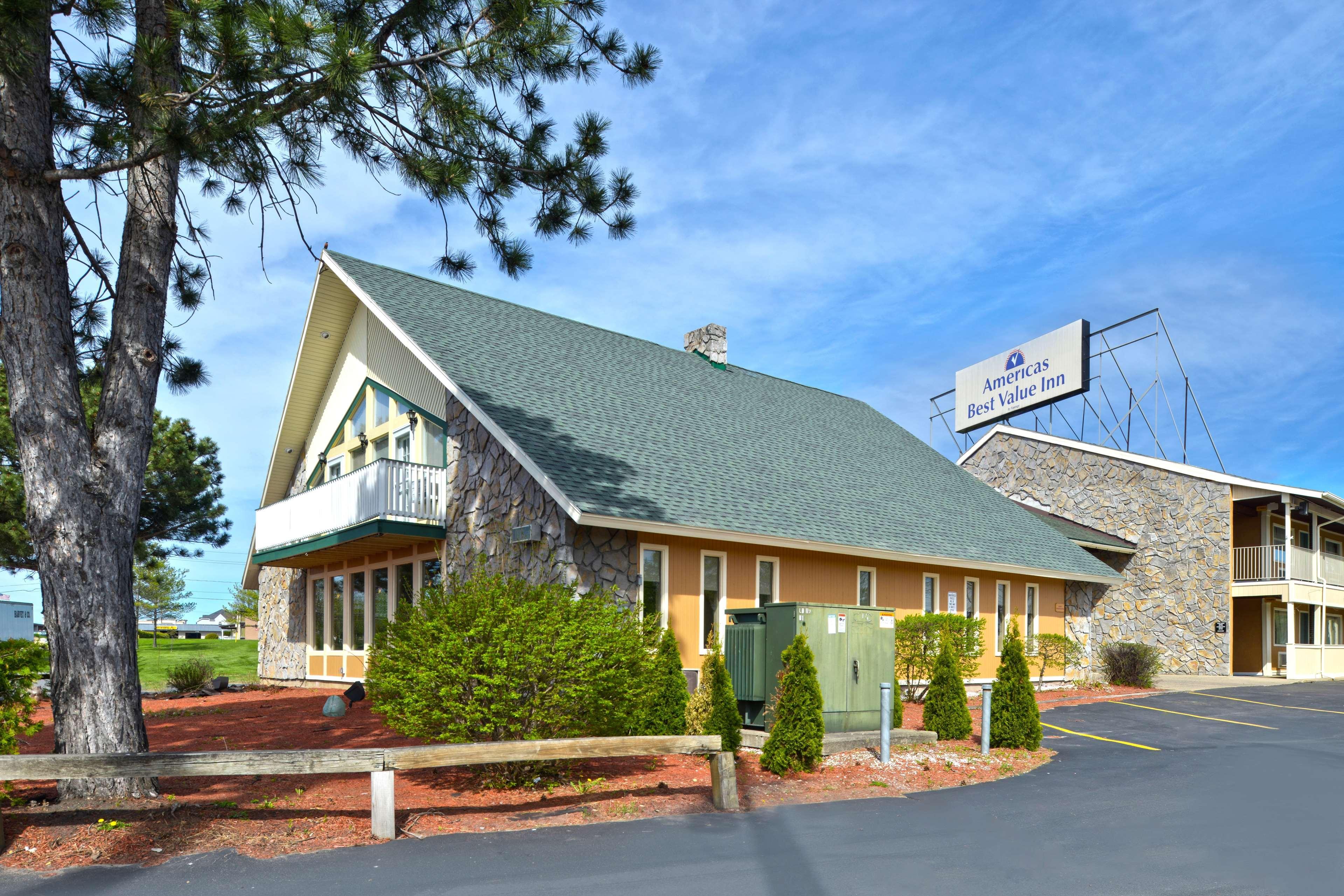 Americas Best Value Inn Plattsburgh Esterno foto