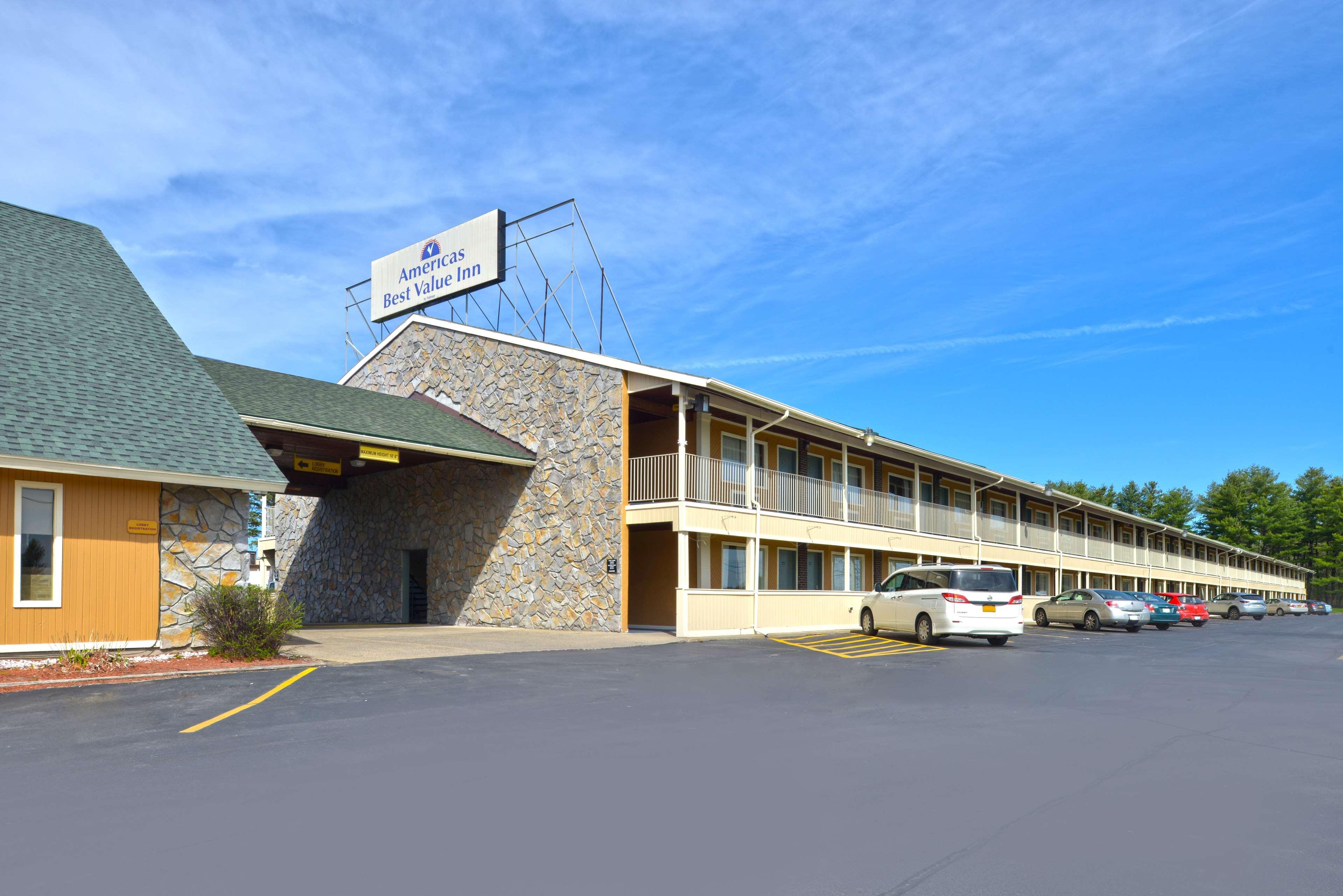 Americas Best Value Inn Plattsburgh Esterno foto