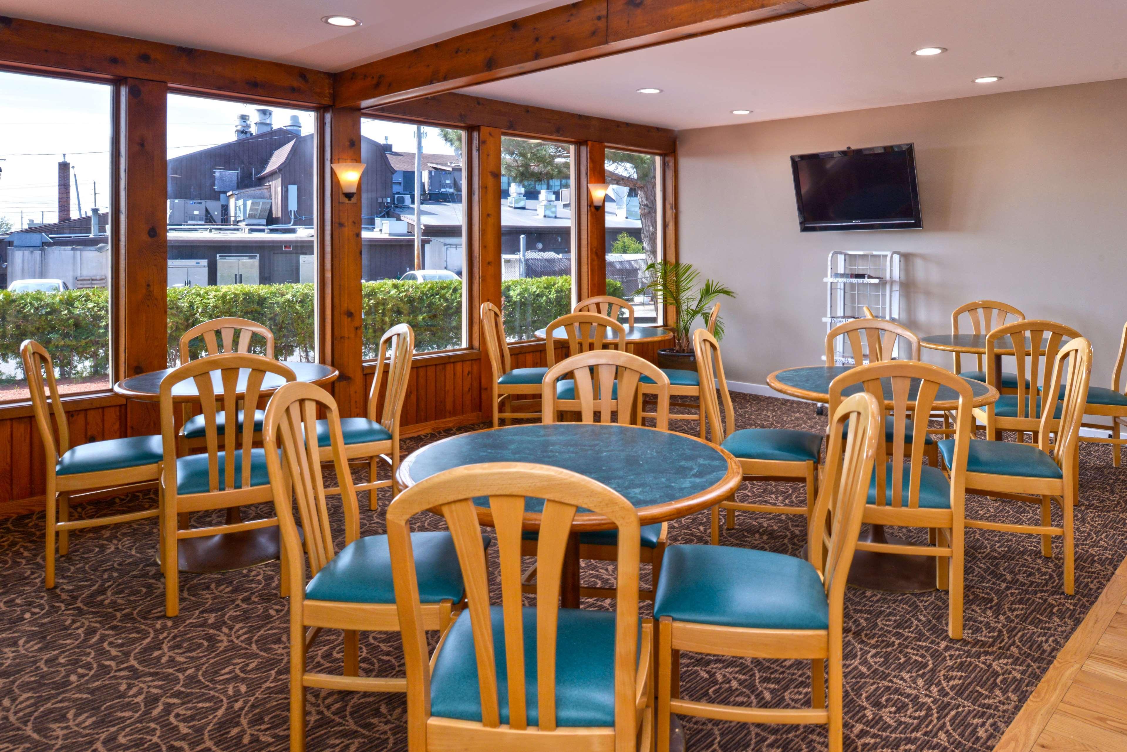 Americas Best Value Inn Plattsburgh Esterno foto