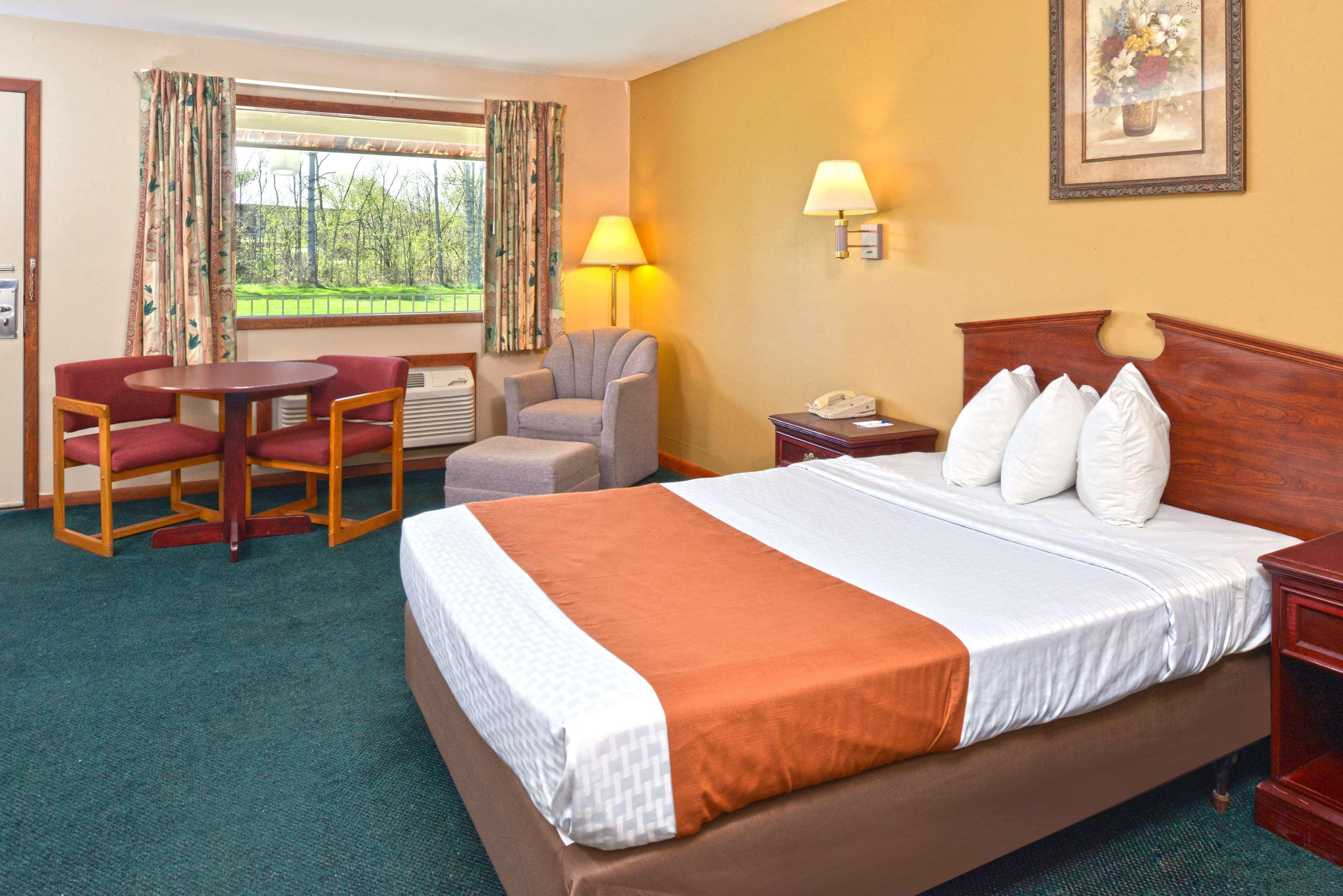 Americas Best Value Inn Plattsburgh Esterno foto
