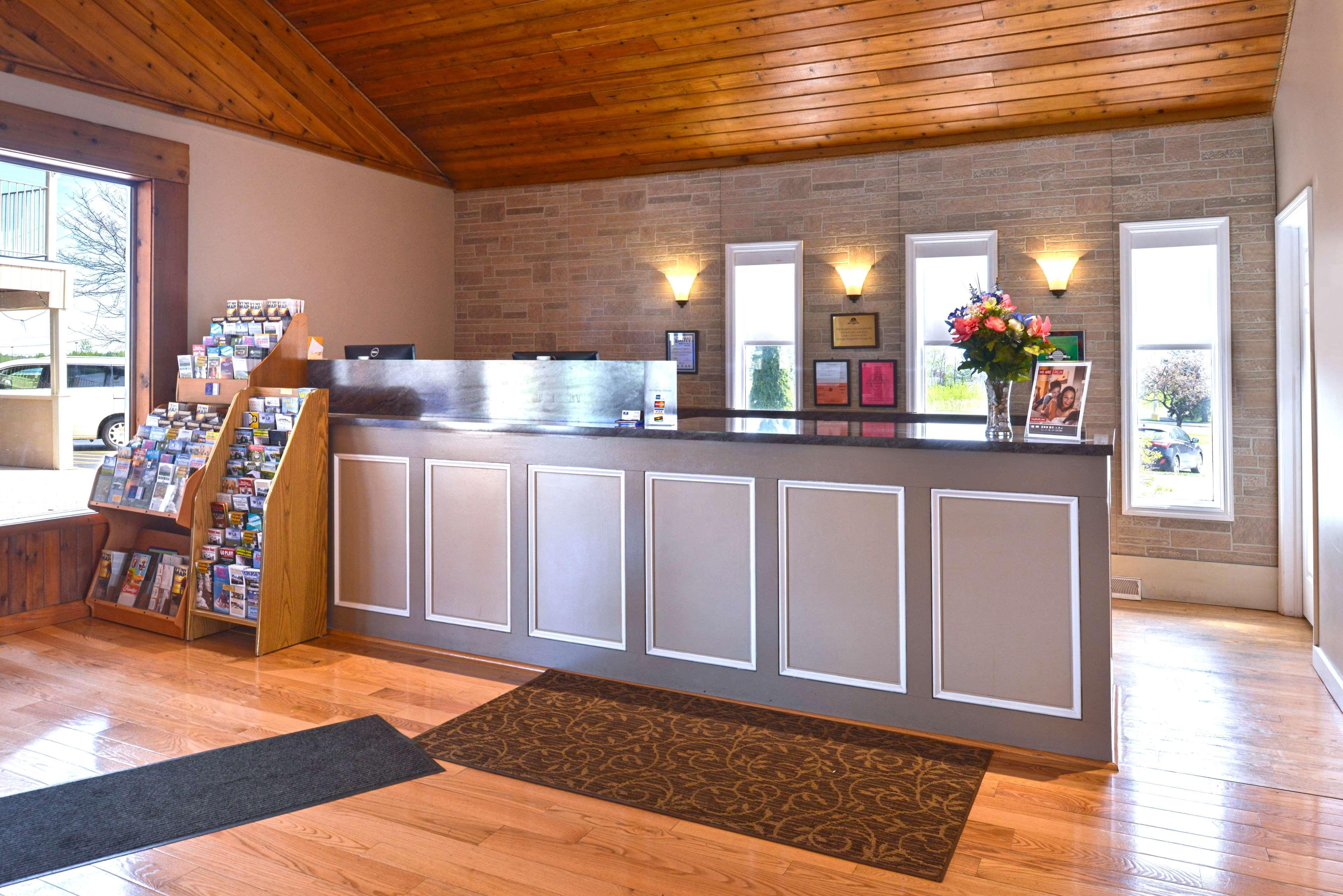 Americas Best Value Inn Plattsburgh Esterno foto
