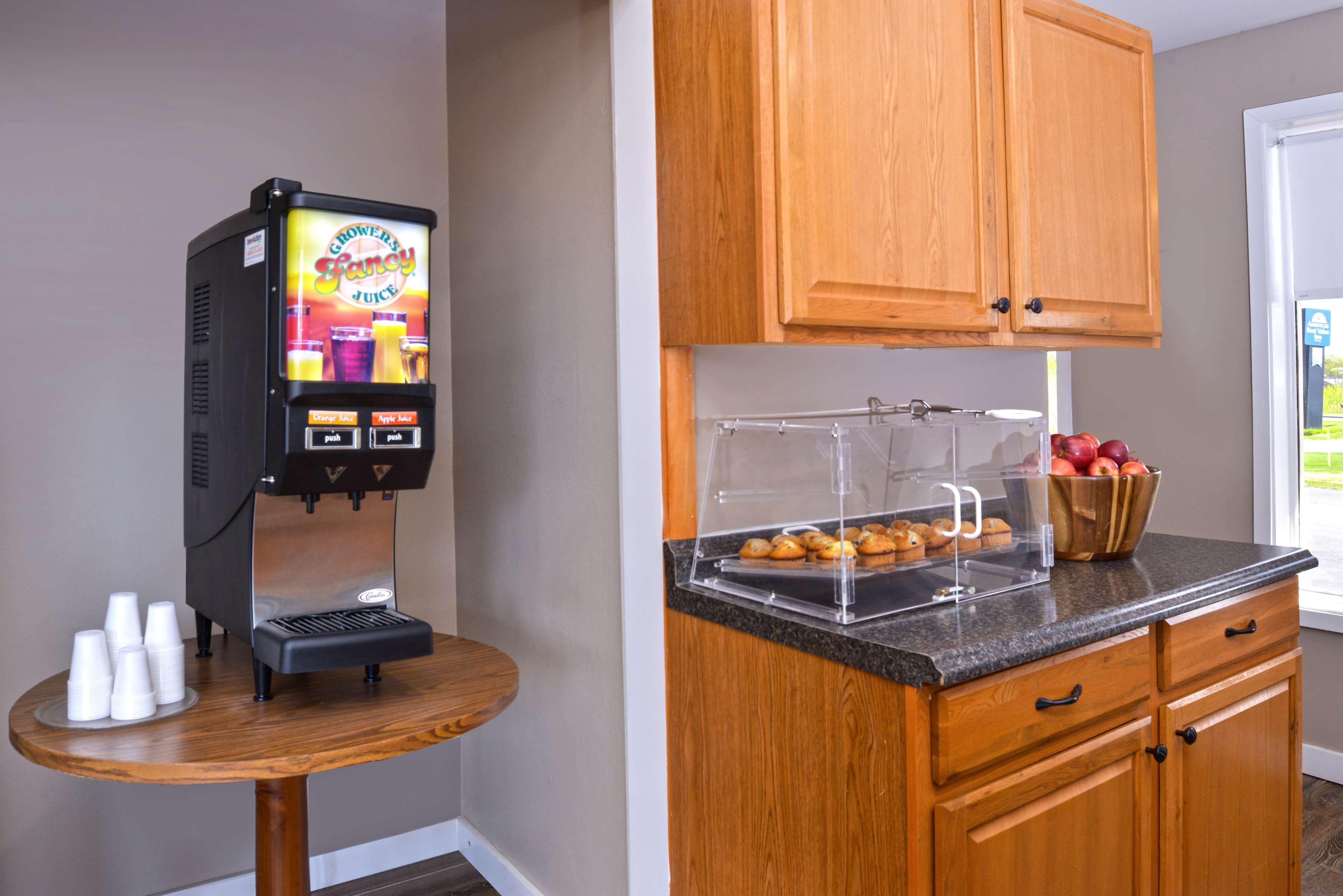 Americas Best Value Inn Plattsburgh Esterno foto