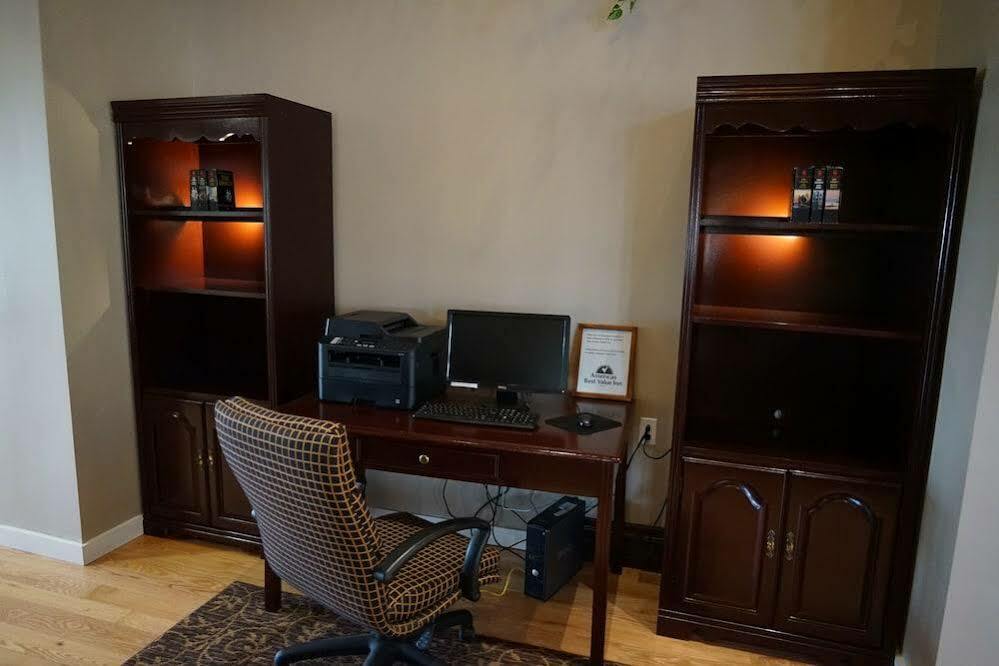Americas Best Value Inn Plattsburgh Esterno foto