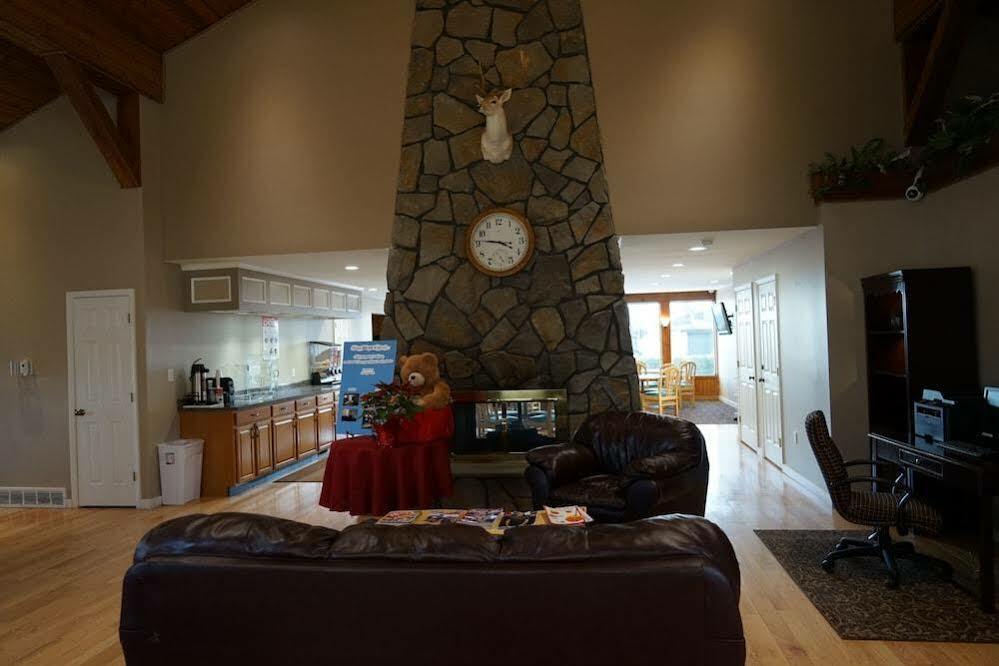 Americas Best Value Inn Plattsburgh Esterno foto