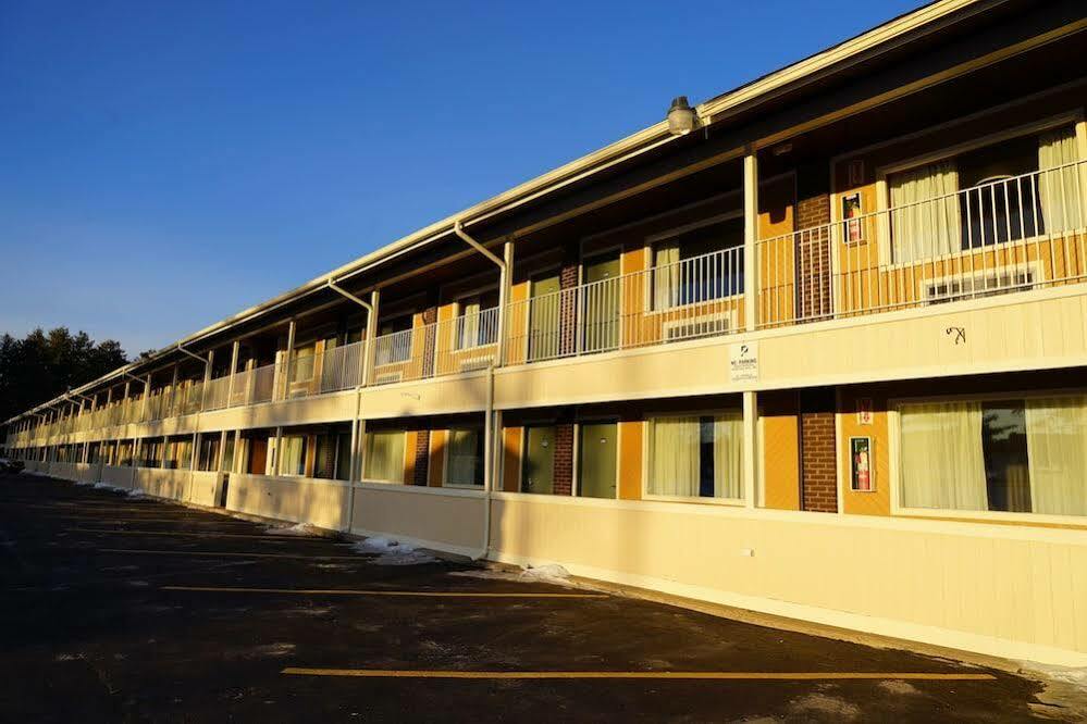Americas Best Value Inn Plattsburgh Esterno foto